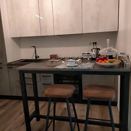 Kinghouse دومودوسولا